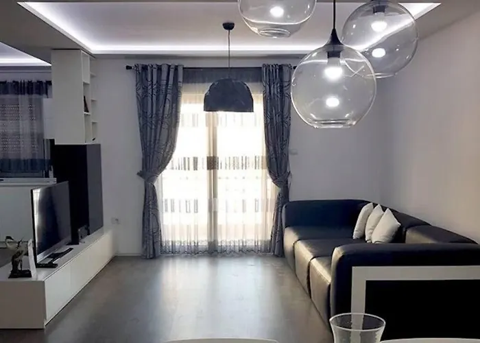 Apartamento Quiet, In The Heart Of Vlore! *